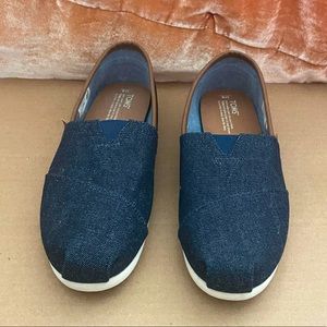 NWOT Denim and Brown TOMS